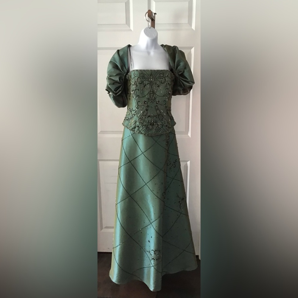 AVANTI Formal Women Mother of Bride/Groom 2pc Gown w Shrug Sage Green Beaded  8